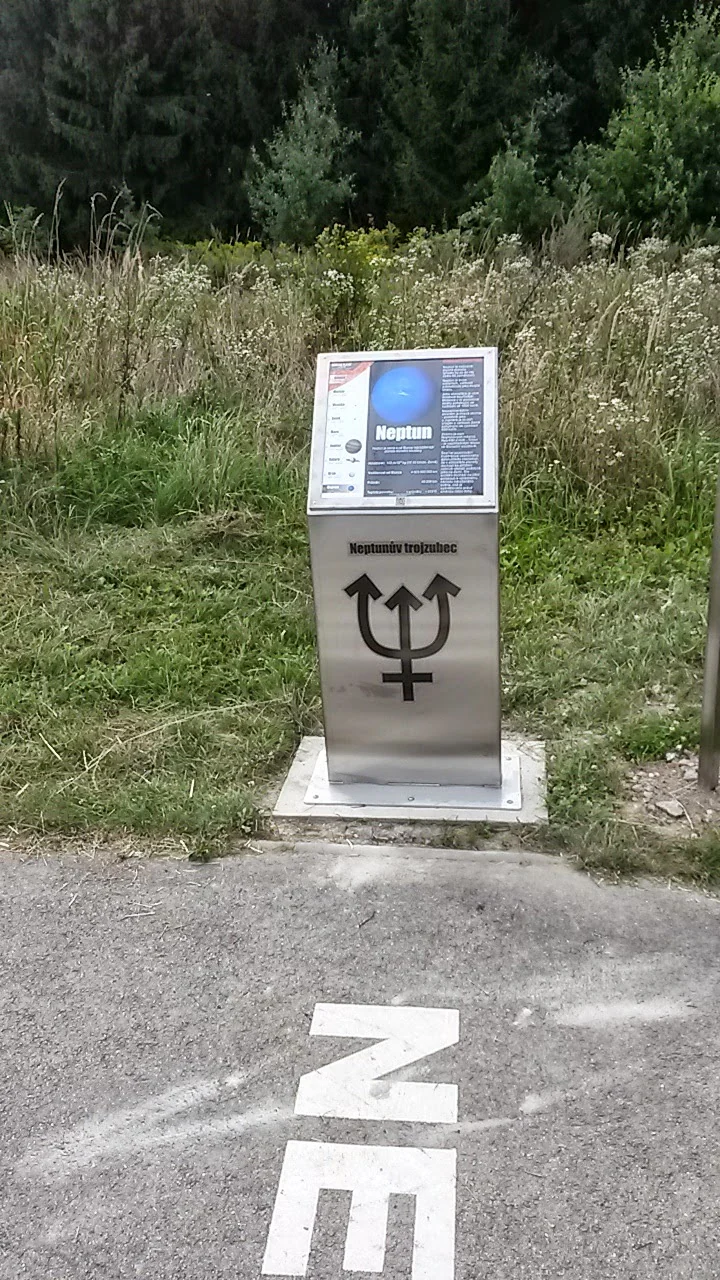 Informační panel Neptun na samostatném venkovním stojanu