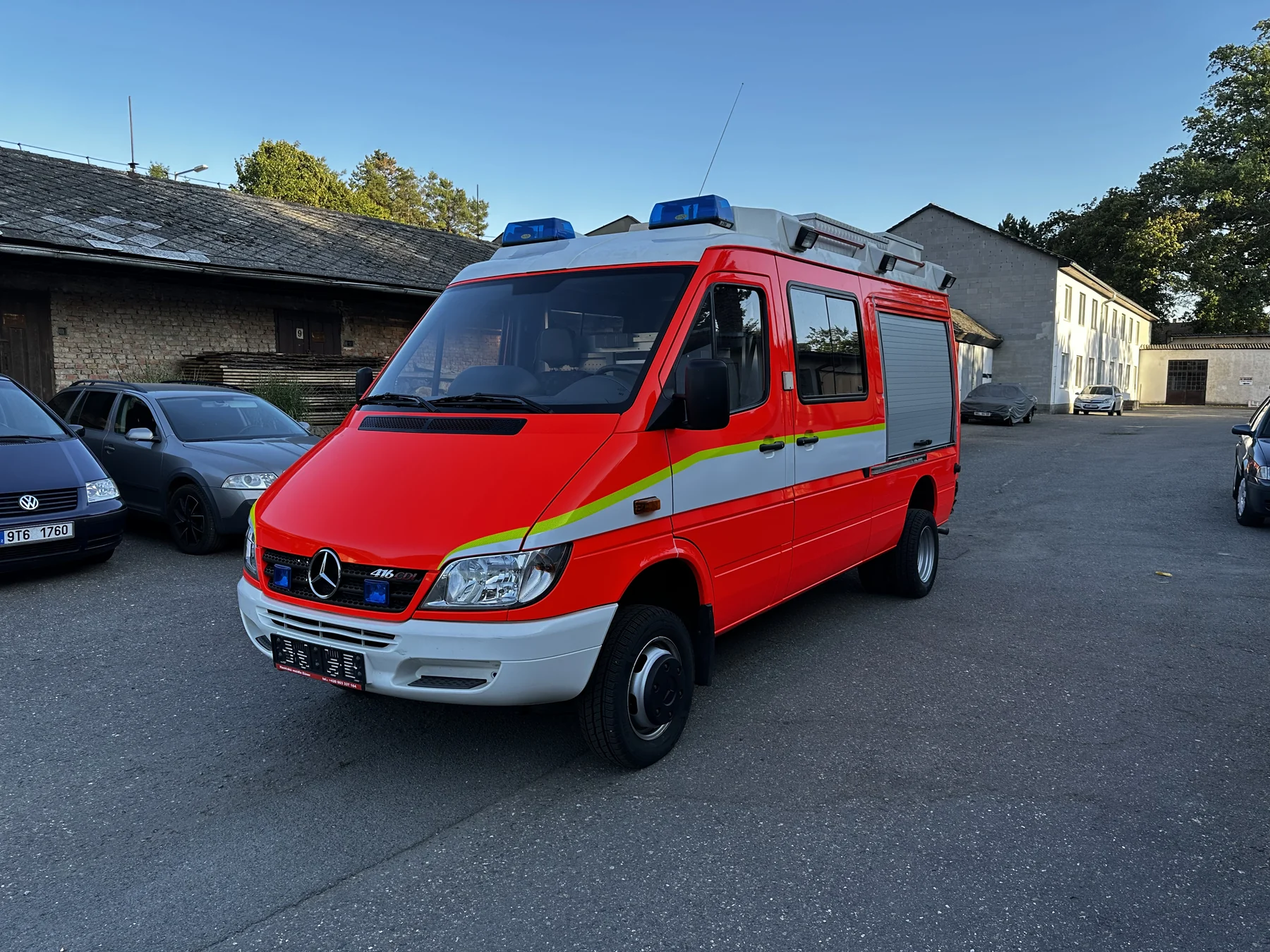 Hasičský Mercedes Sprinter z opačné přední strany